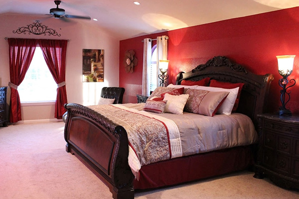 Спальня ярко-красного цвета